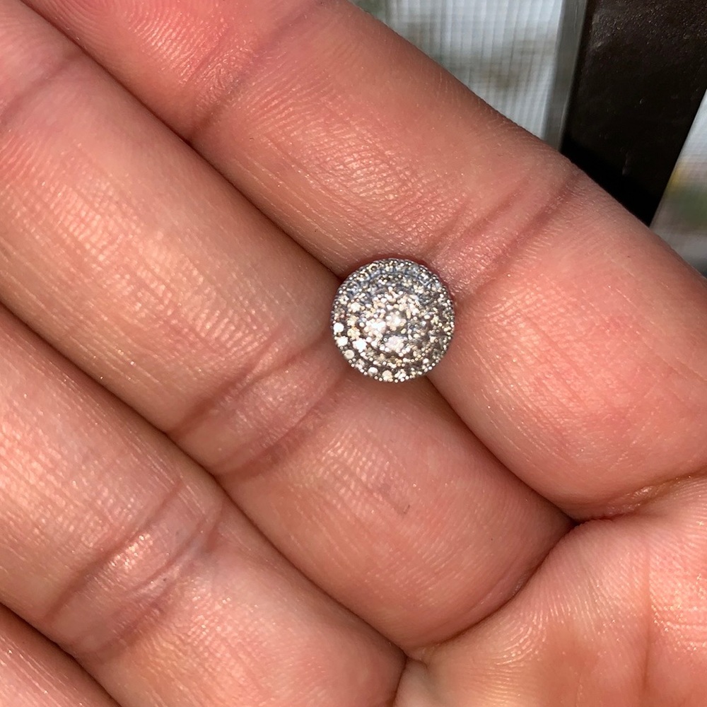 Single diamond earring 14 carat gold real diamonds not factory made